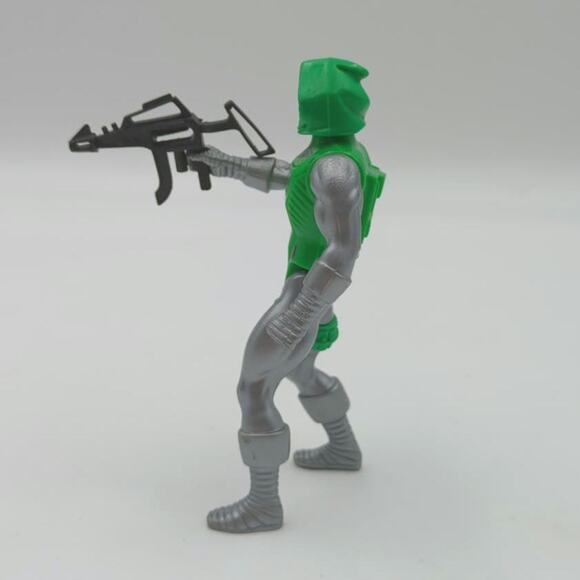 Vintage 1984 Marvel Secret Wars Dr. Doom Action Figure with Gun 4" Fantastic 4 - Picture 3 of 7